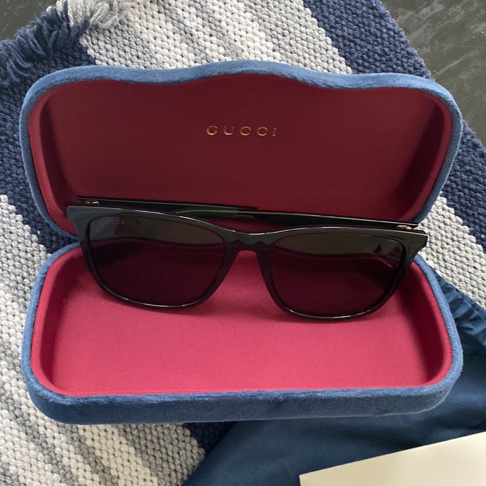 Gucci sunglasses with authenticity card, cloth and case. Perfect condition. - Picture 2 of 14